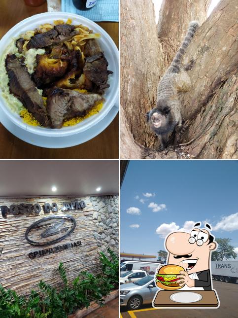 Experimente um hambúrguer no Churrascaria & Posto do Japão
