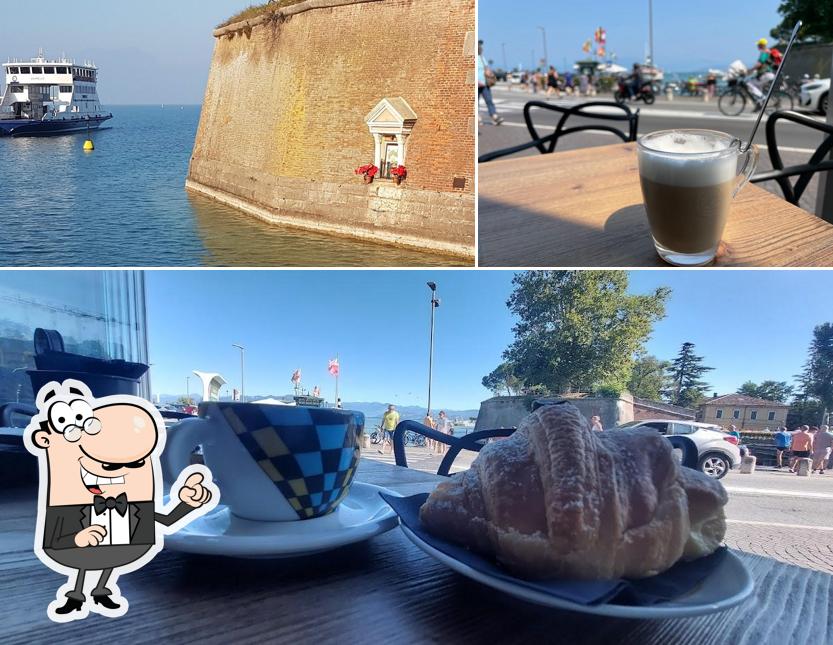 Goditi la vista dagli esterni di Caffè Italia