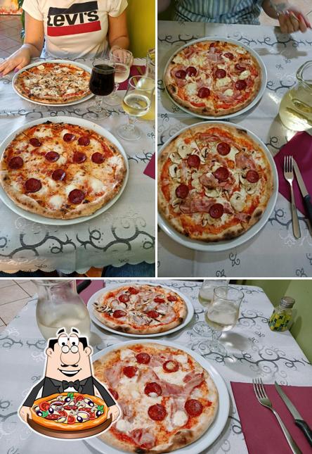 Ordina tra le svariate varianti di pizza