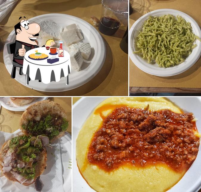 Piatto di formaggi al Palazzetto dello Sport