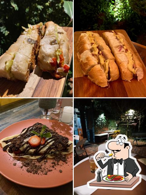 Comida em Quintal Iwasa'i - Creperia & Açaiteria