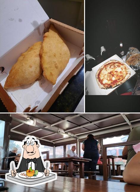 Tra le diverse cose da Pizzeria Le 3C Formia Gianola-Santo Janni (anche senza glutine) si possono trovare la cibo e interni