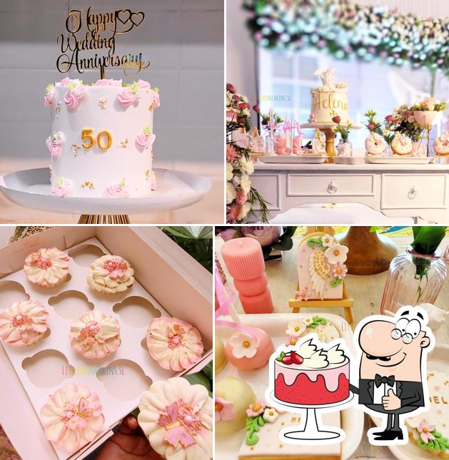 Look at the pic of Little Munchkins Cake Studio by SL