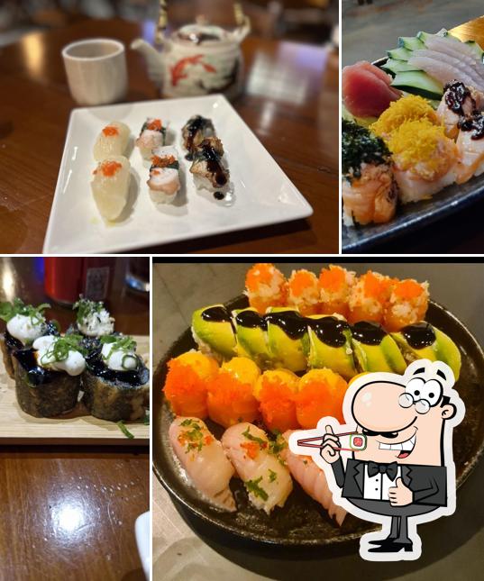 Rolos de sushi são disponibilizados no Restaurante O Chef Sushi