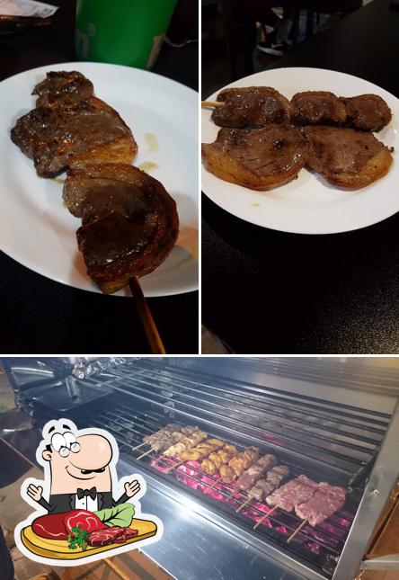 Prove pratos de carne no Petiscaria do Ruinzim