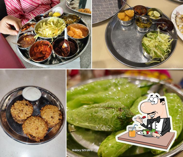 Food at THAKAR’s JALARAM KATHIYAWADI HOTEL