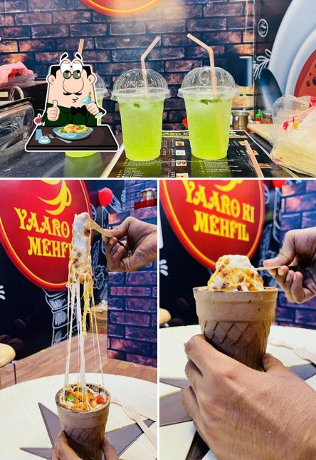 Food at Yaaro Ki Mehfil