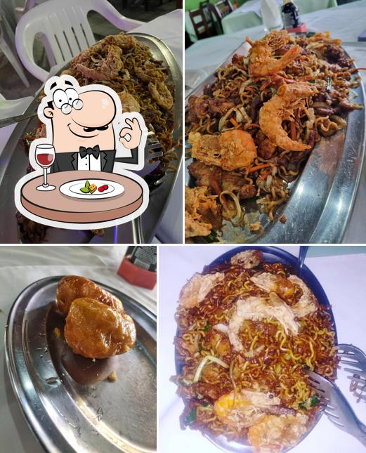 Comida em Restaurante Tchin Ye