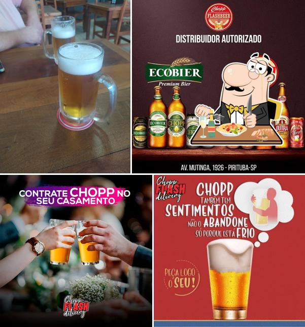 A ilustração a Chopp Flashbeer Pirituba’s comida e bebida