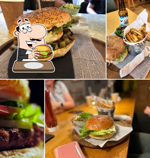 Ordina un hamburger a Crazy Wolf - Burgers & Brunch