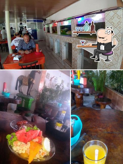 O interior do Cantinho do Cowboy