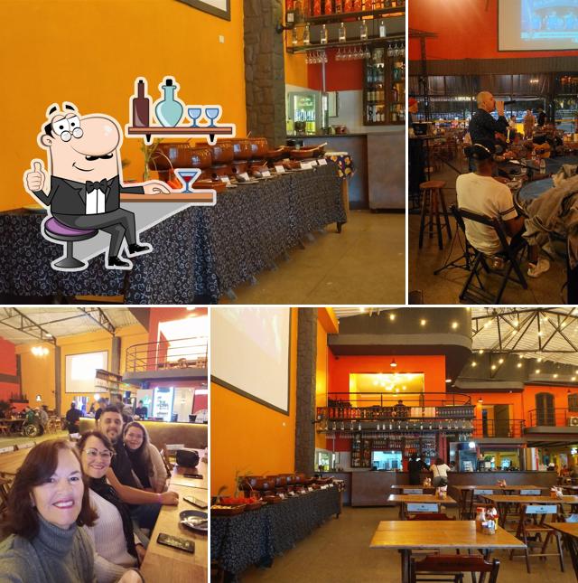 Veja imagens do interior do MISTER ROCK BAR