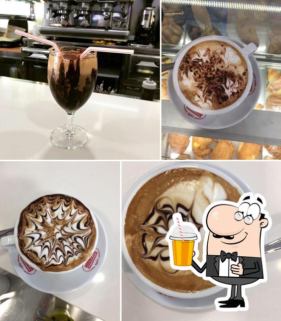 Goditi qualcosa da bere a Roxy Bar di Roman Roxana