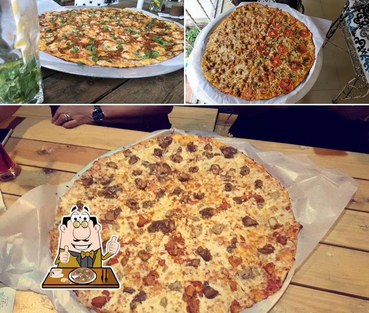 Pick pizza at Largo Pizzeria, Salunke Vihar