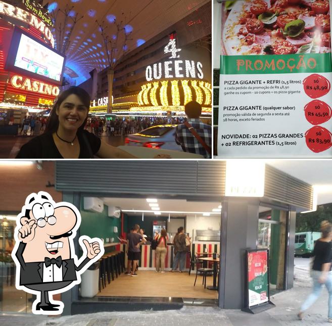 O interior do Pizza Pezzi - Augusto de Lima