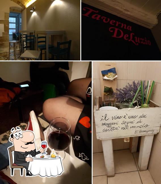 È gradevole prendersi un bicchiere di vino a Taverna Deluzio