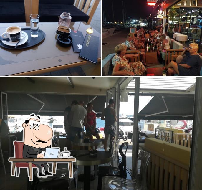 Siediti a un tavolo di Macando - Cocktail bar & Caffe