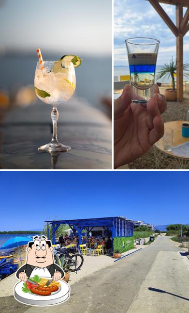 Guarda la foto che presenta la cibo e esterno di Beach Bar Partenza