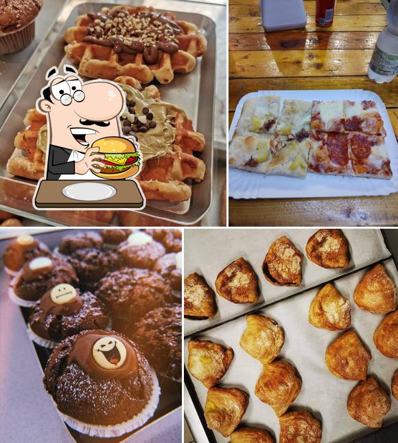 Prova un hamburger a Dolce Notte Cafè Brescia