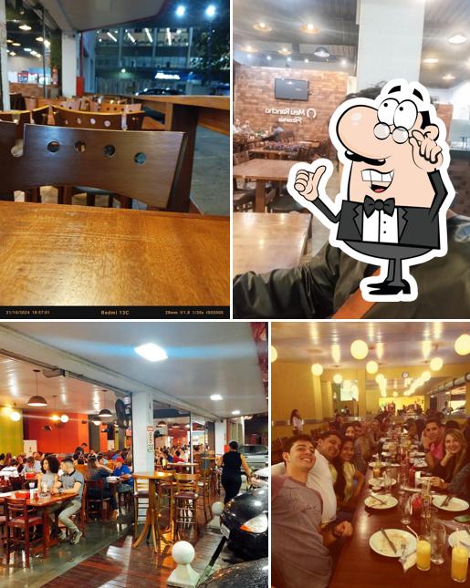 Sente em uma das mesas no Pizzaria Meu Rancho