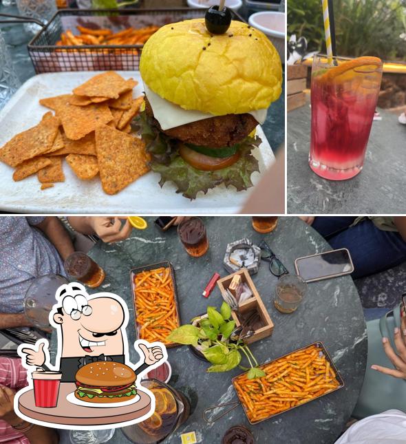 Hamburger at Coco Maya