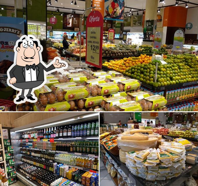 Sente em uma das mesas no Oba Hortifruti - Mercado, Frutas, Verduras, Legumes, Açougue e Adega