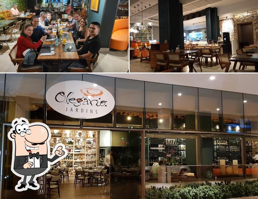 Sente em uma das mesas no Olegário Jardins