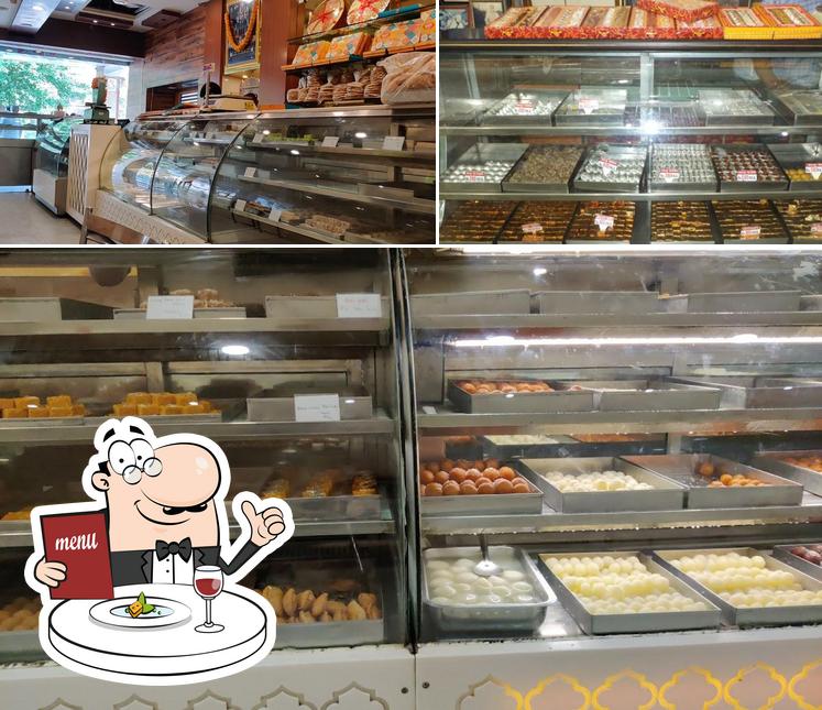 Food at Shiv Misthan Bhandar