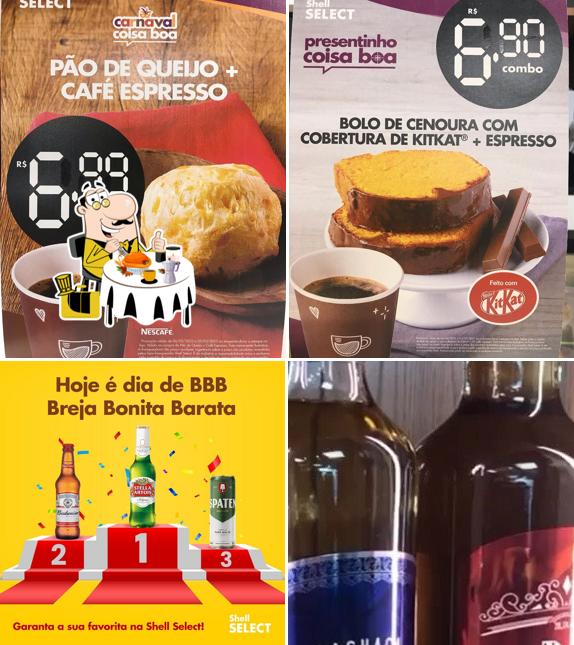 A comida e bebida do restaurante