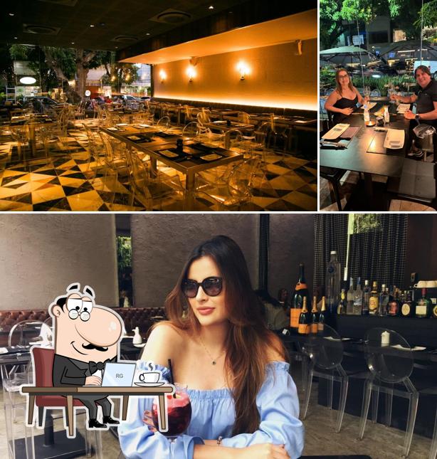 O interior do Sushi Ruy Barbosa