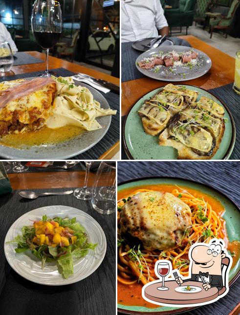 Comida em Restaurante Ferreiro