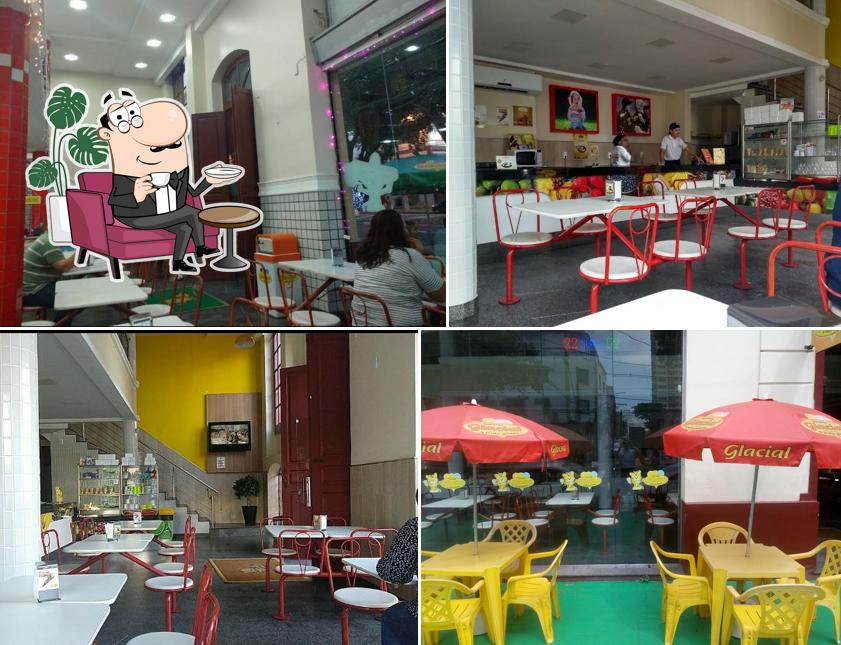Sente em uma das mesas no Sorveteria Glacial - Self Service (Loja 1)