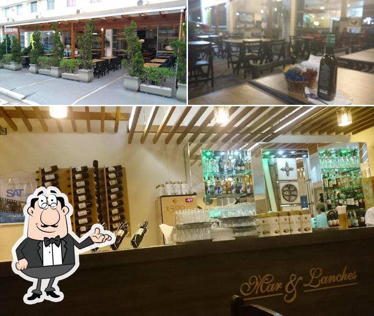 O interior do Real Mar & Lanches