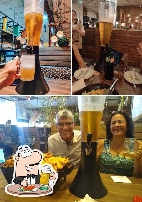 Você pode tomar uma tulipa de cerveja leve ou escura