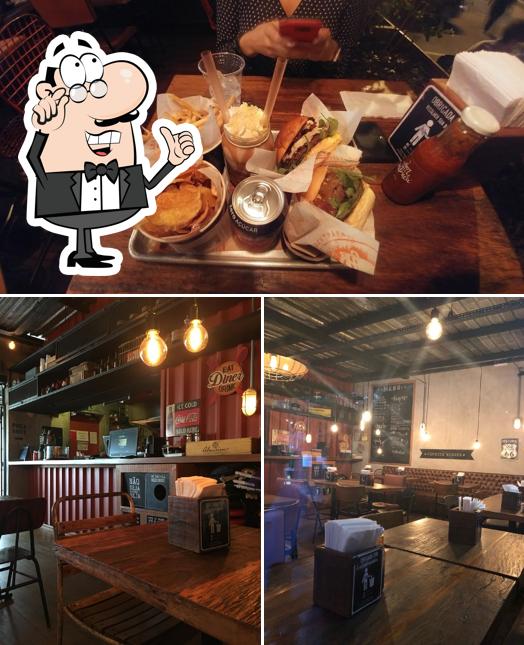 O interior do Páprica Burger