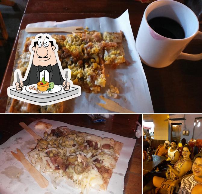 A comida e balcão de bar do restaurante