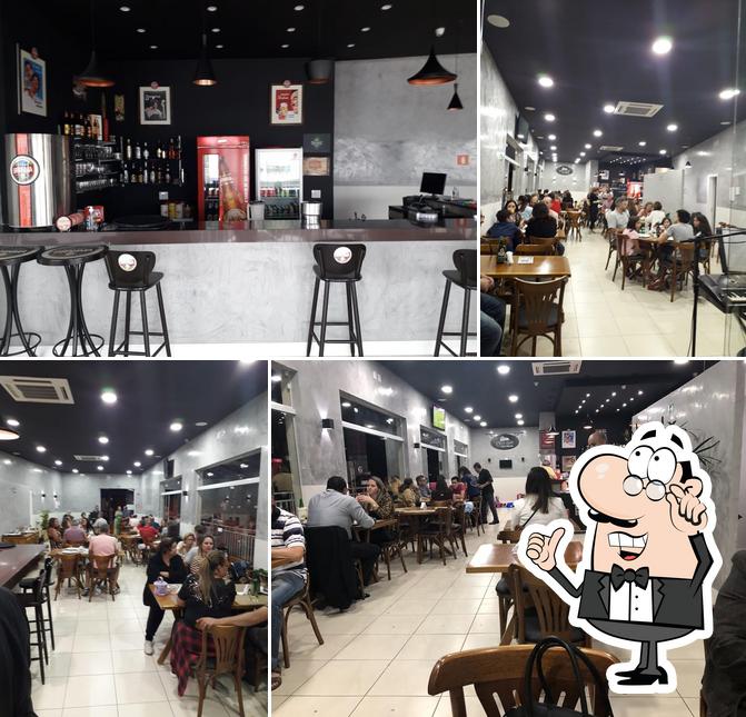 O interior do Pizza Bar e Restaurante