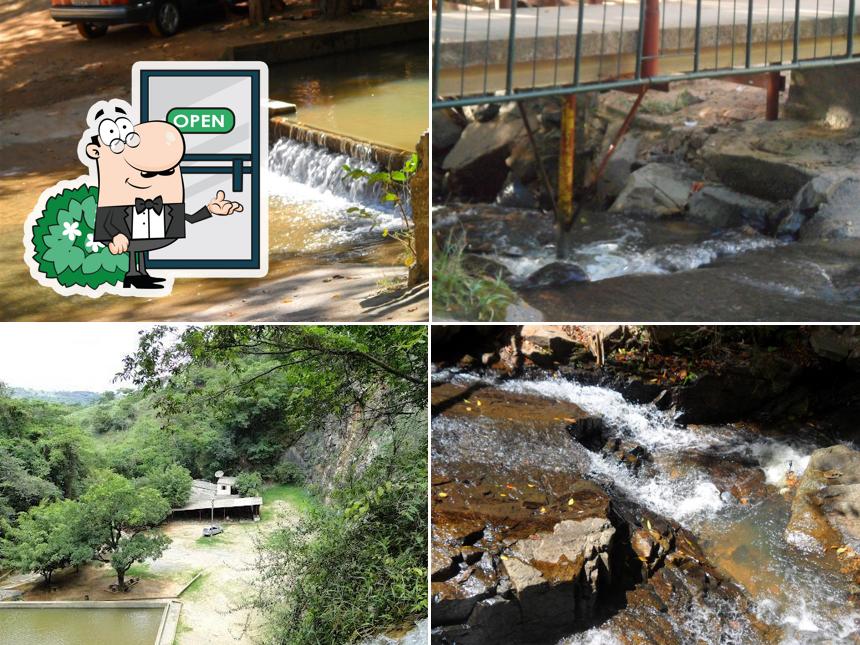 Você pode espairecer no na área externa do Cachoeira do Matuto