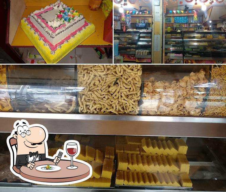 Food at New Chennai Hot Puffs