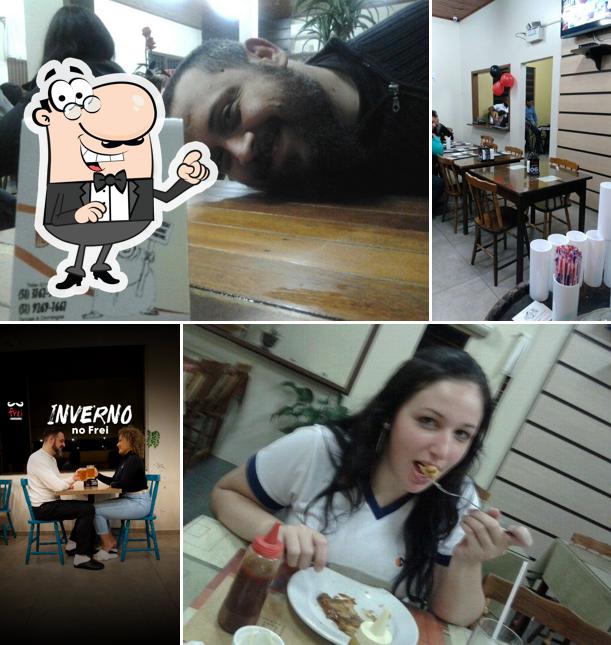 Sente em uma das mesas no Frei pastelaria - Teutônia