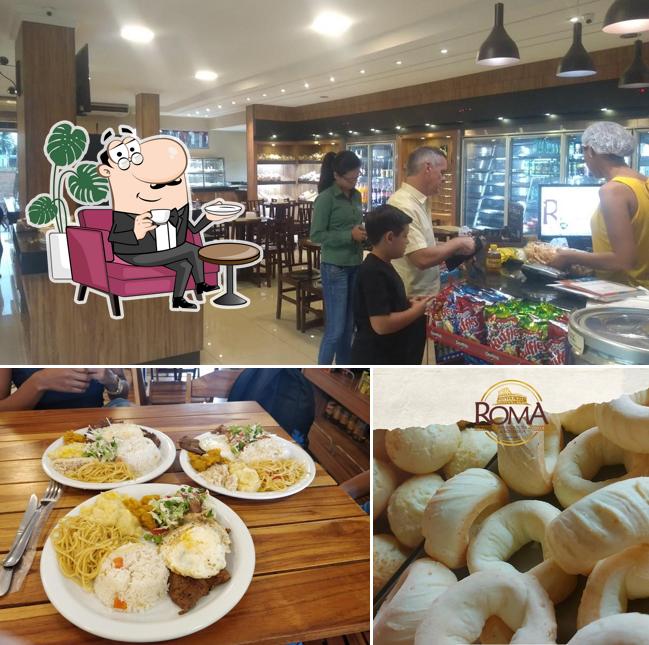 Sente em uma das mesas no Panificadora Roma