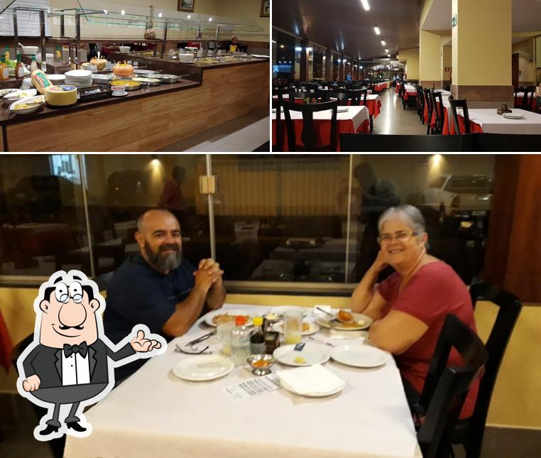 Sente em uma das mesas no Bar do Peixe