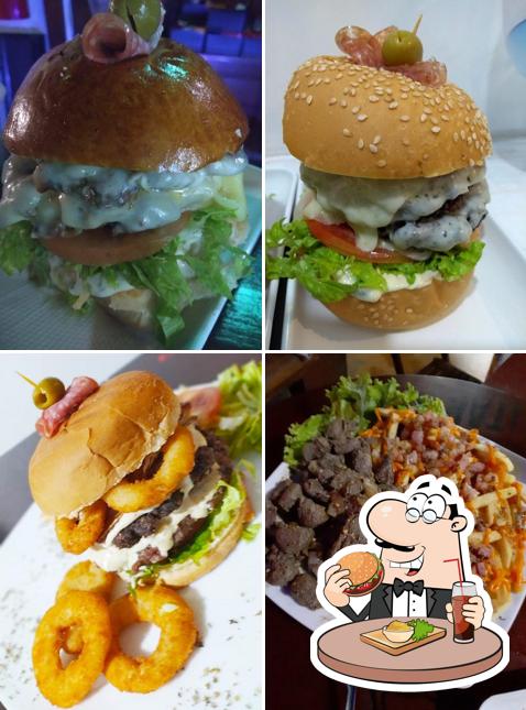 Peça um hambúrguer no Bar & Petiscaria Mistura Carioca