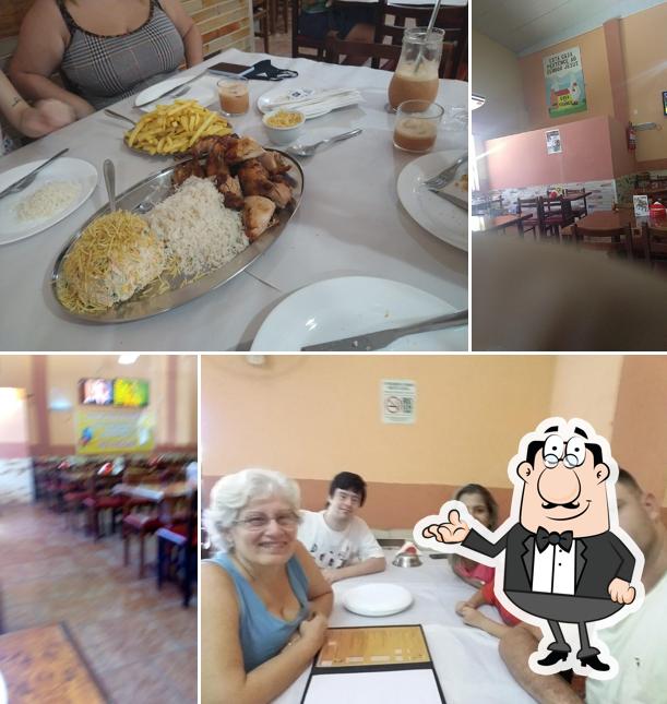 Sente em uma das mesas no Restaurante Casa do Frango