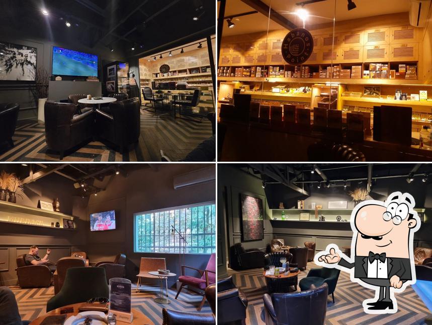 Veja imagens do interior do Casa Murdock Barbearia & Tabacaria