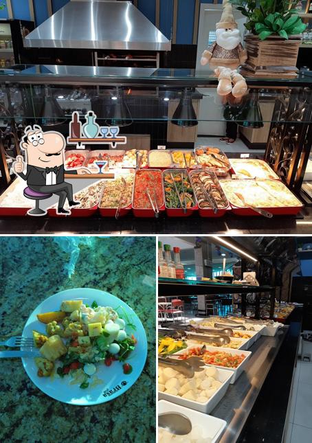 A foto da interior e comida no Brasa Grill