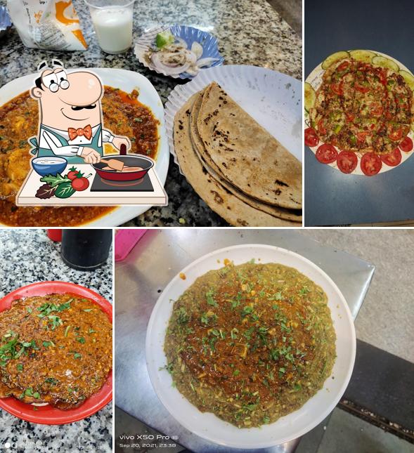 Chicken curry at DILLII DARBAR (OMELETTE) RESTAURANT