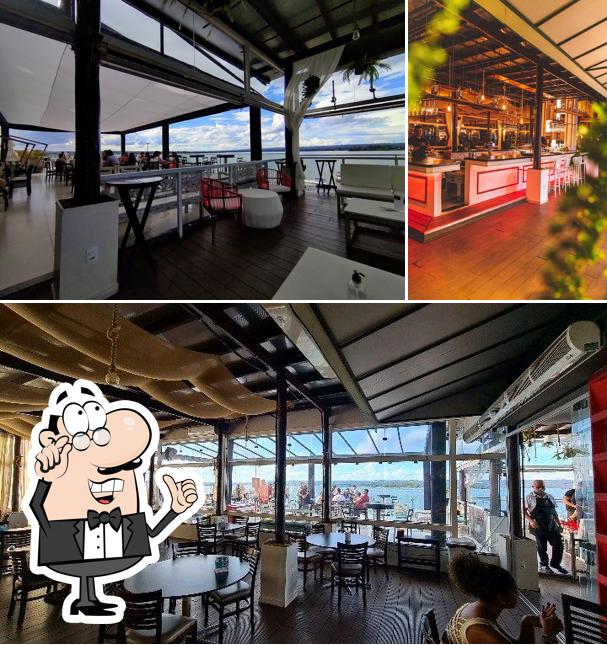 O interior do Doma Rooftop