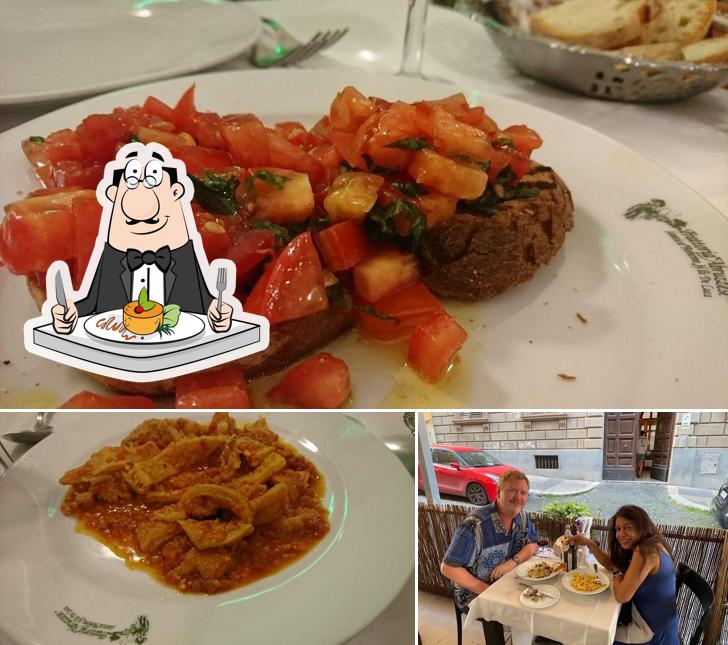 Questa è la foto che mostra la cibo e esterno di Antica Bohéme