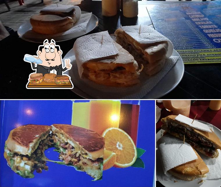 Coma um sanduíche no Prensados JK